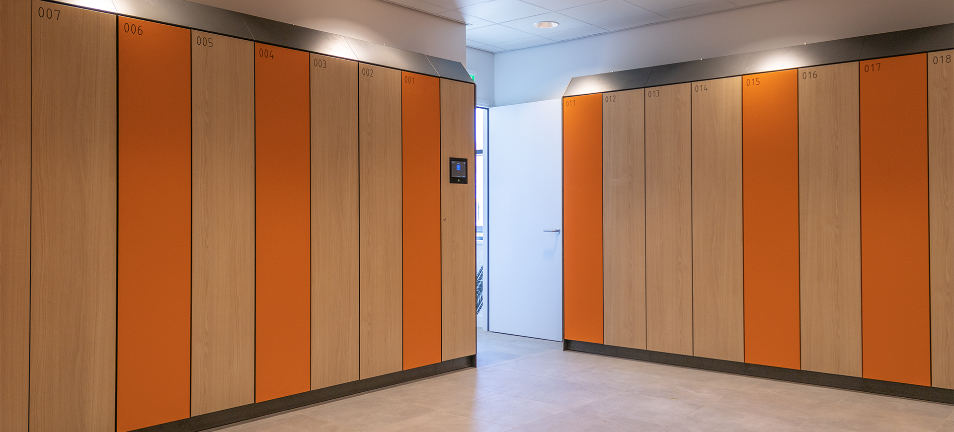 Slimme lockers met elektronische sloten geschikt voor kantoor, onderwijs en zorg