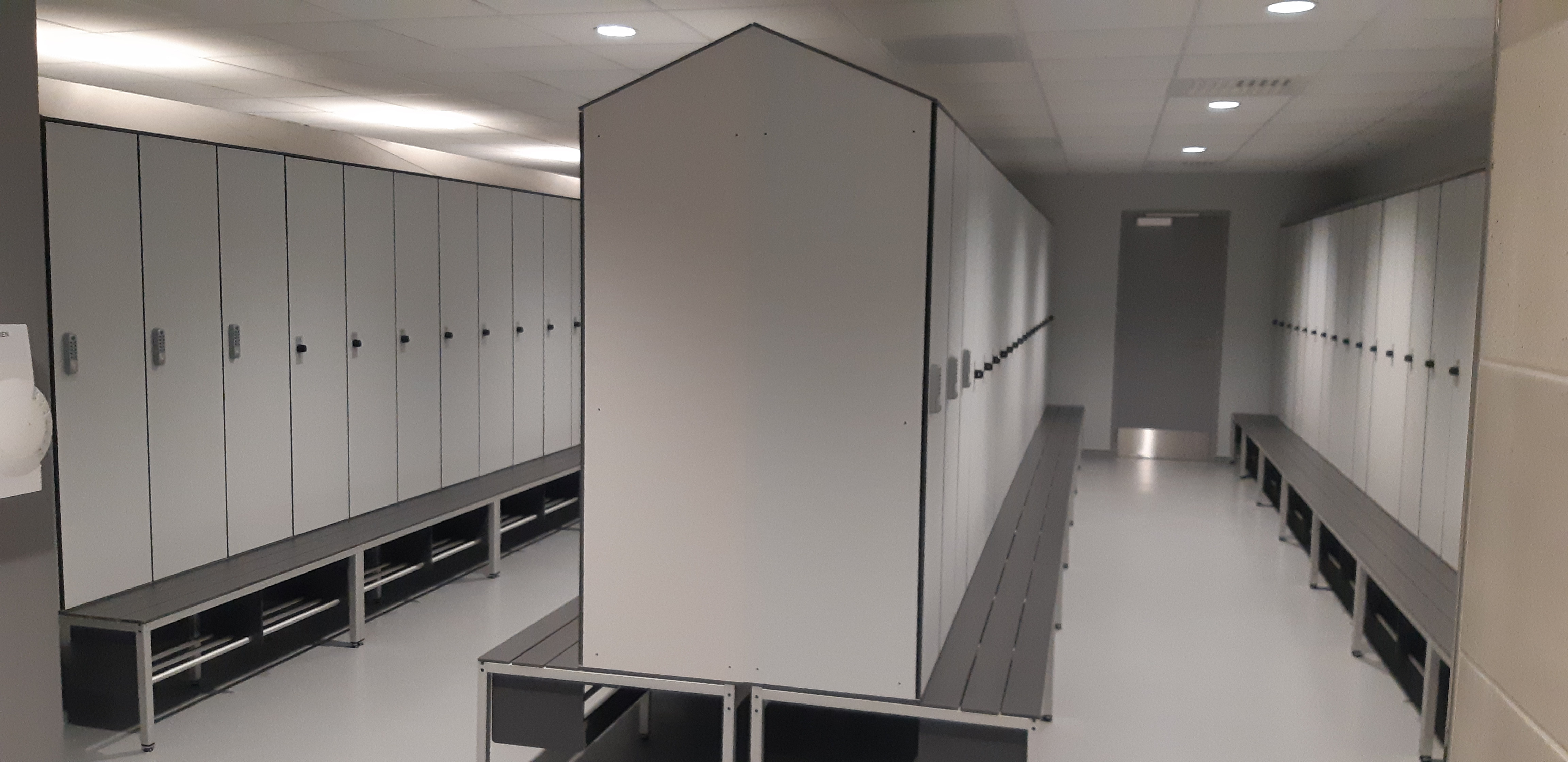 Lockerkasten zorgen voor orde en veiligheid in een drukke werkomgeving