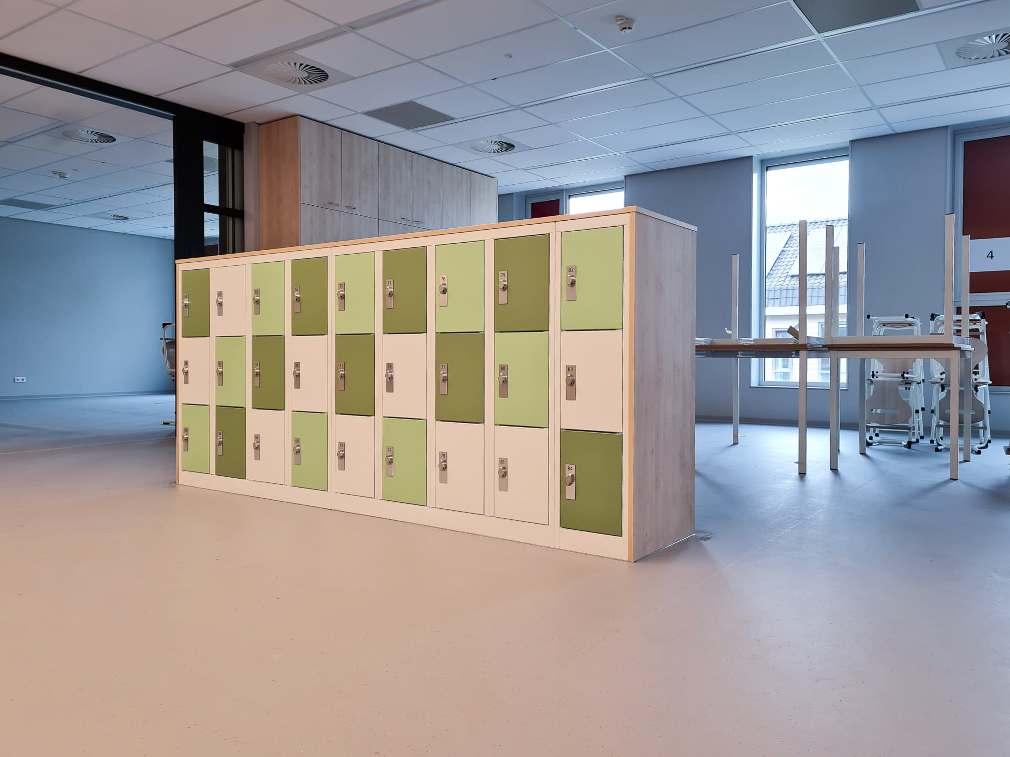 Strategisch geplaatste schoollockers in zicht van personeel voor betere sociale controle